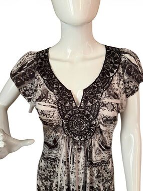 Apt. 9 Black and White Embroidered V-Neck Top
